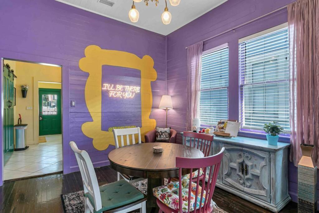 Friends Airbnb Themed 2Bed 2Bath Walkable To All Of Ybor 坦帕 外观 照片